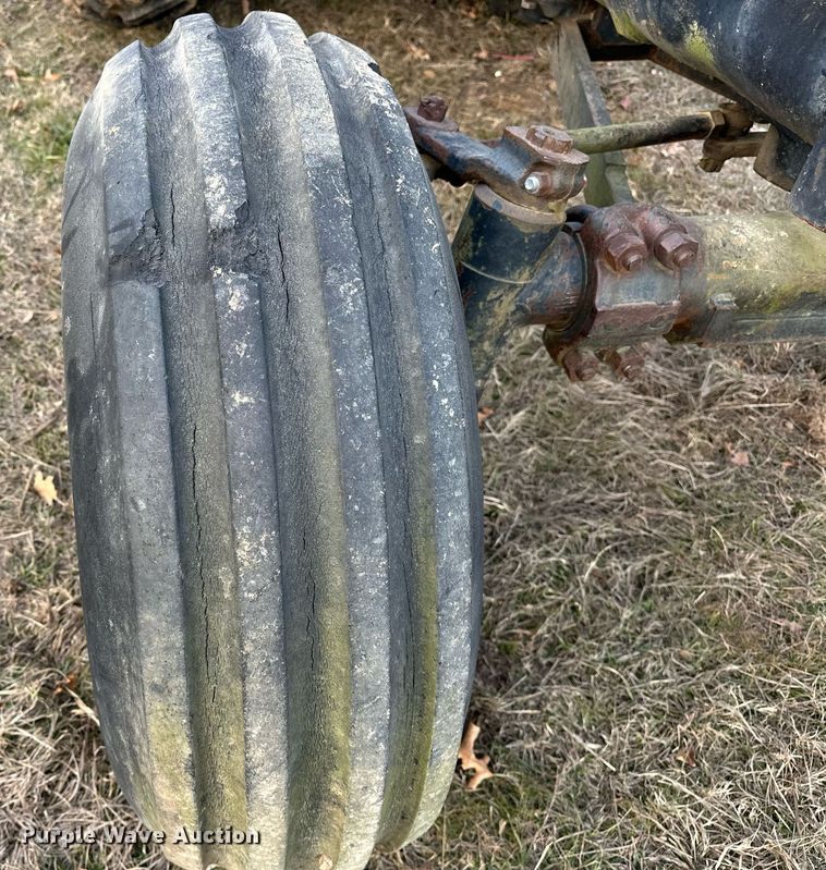 image for item EJ5220 White Field Boss 2-135 tractor