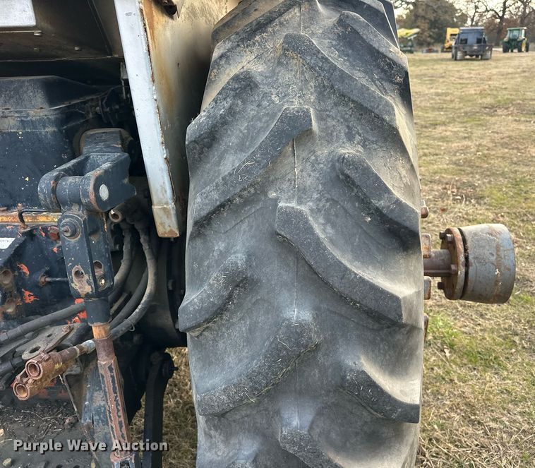 image for item EJ5220 White Field Boss 2-135 tractor