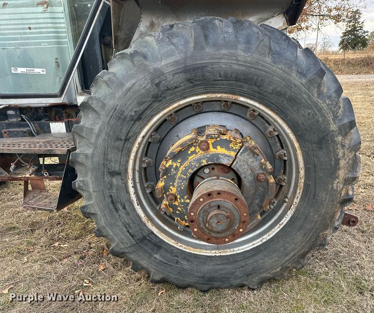 image for item EJ5220 White Field Boss 2-135 tractor