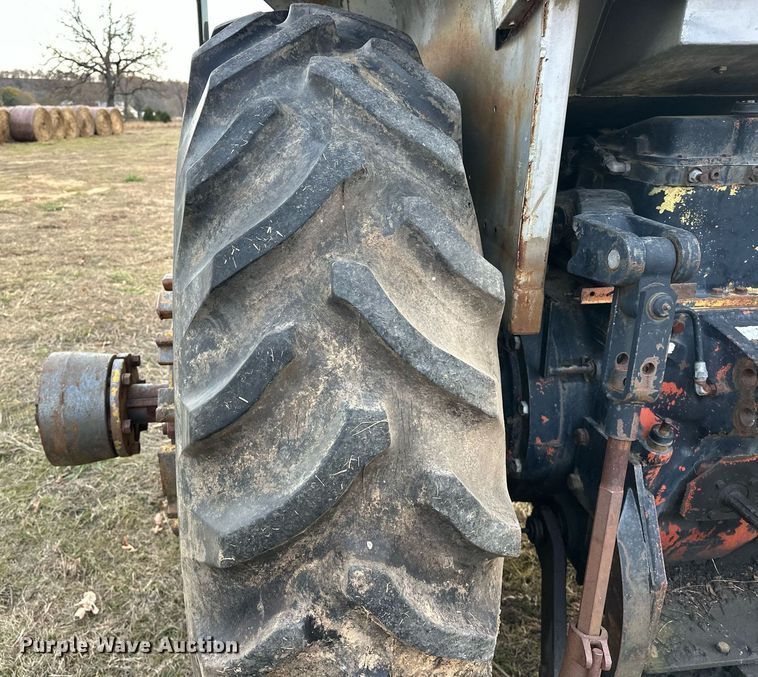 image for item EJ5220 White Field Boss 2-135 tractor