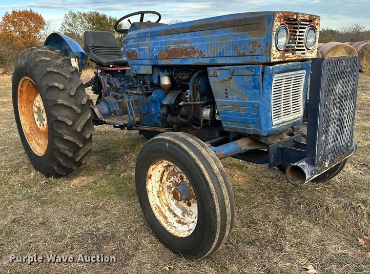 image for item EJ5221 Long 1563 tractor