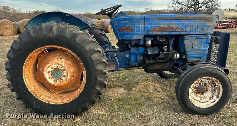 image for item EJ5221 Long 1563 tractor