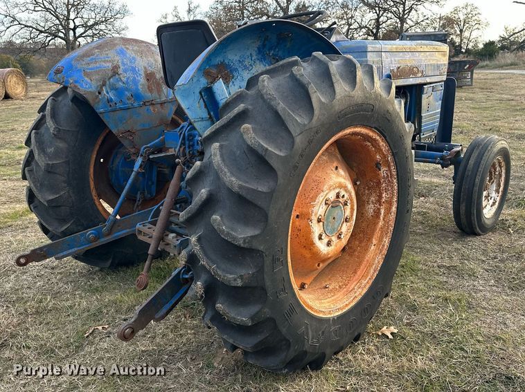 image for item EJ5221 Long 1563 tractor