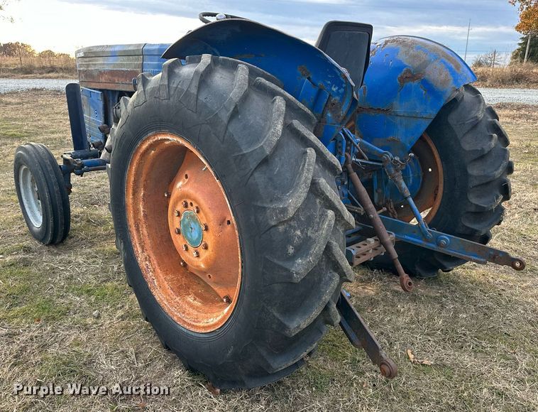 image for item EJ5221 Long 1563 tractor