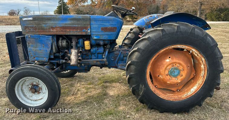 image for item EJ5221 Long 1563 tractor