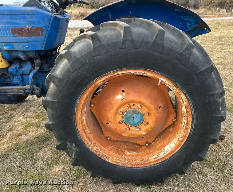 image for item EJ5221 Long 1563 tractor