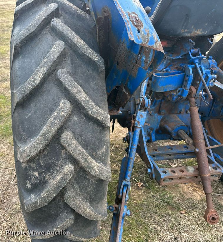 image for item EJ5221 Long 1563 tractor