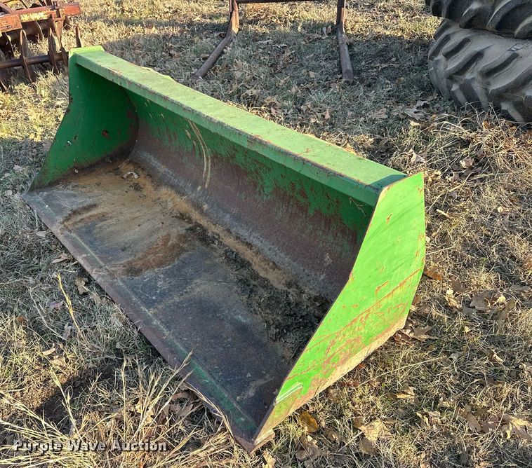 image for item EJ5225 Tractor attachments