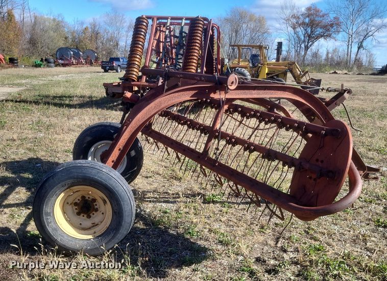 image for item EJ8109 Massey Ferguson  36 hay rake