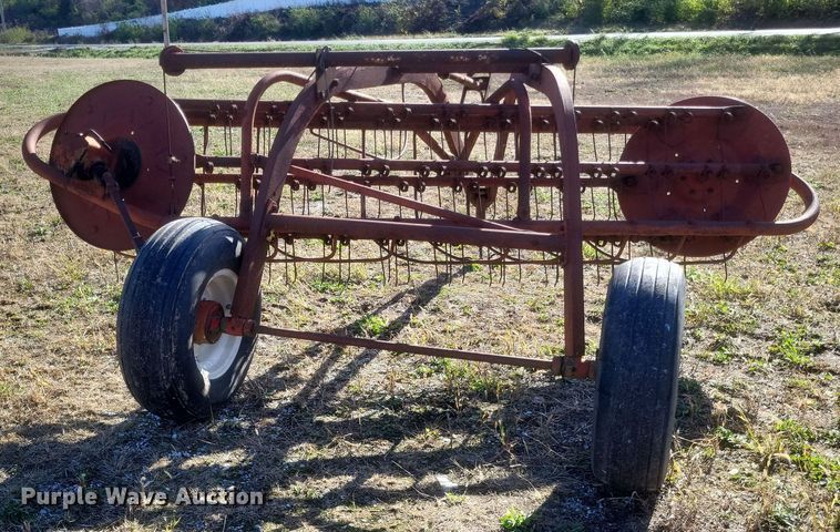 image for item EJ8109 Massey Ferguson  36 hay rake