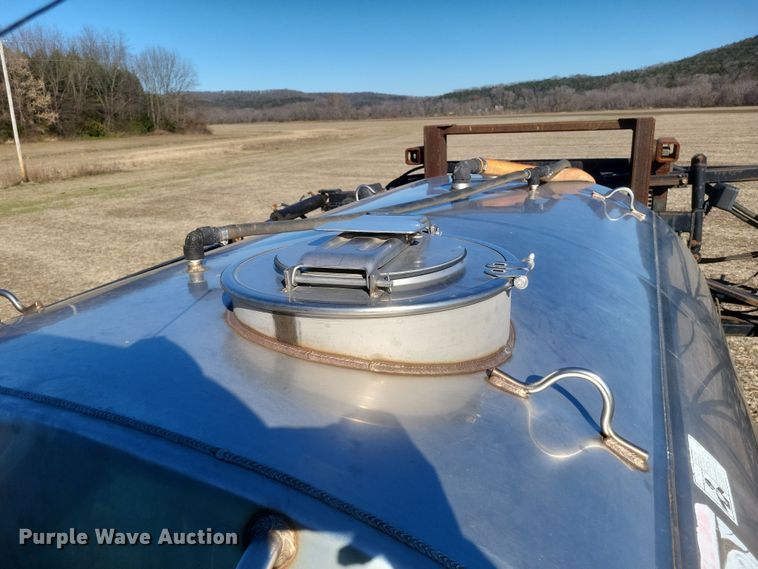 image for item EJ8119 2001 Willmar Eagle 8600 sprayer