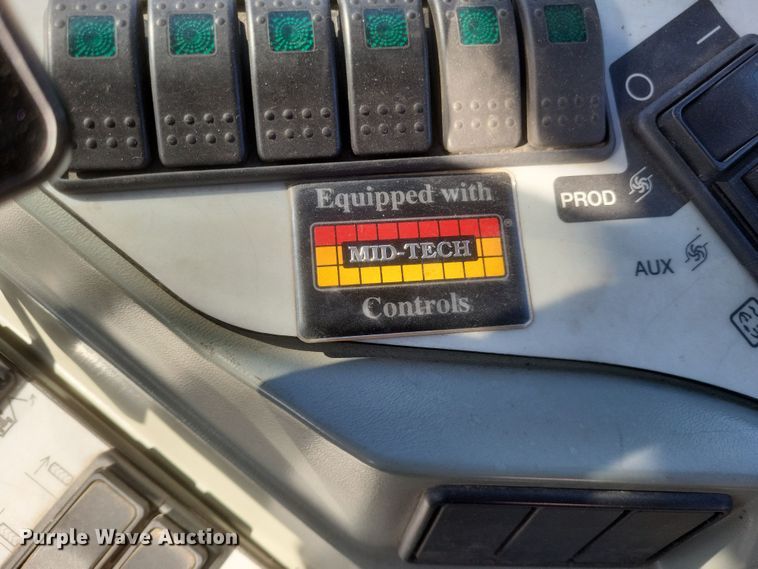 image for item EJ8119 2001 Willmar Eagle 8600 sprayer