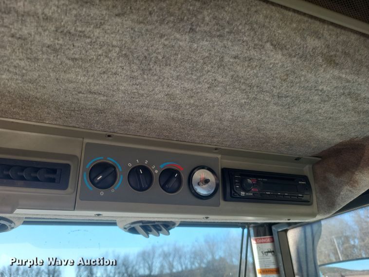 image for item EJ8119 2001 Willmar Eagle 8600 sprayer