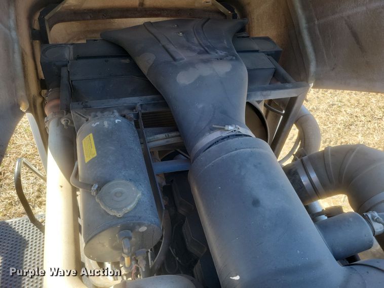 image for item EJ8119 2001 Willmar Eagle 8600 sprayer