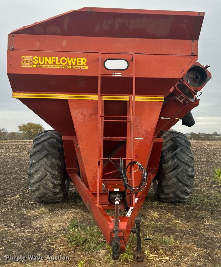 image for item EL6493 Richardton  8830  grain cart