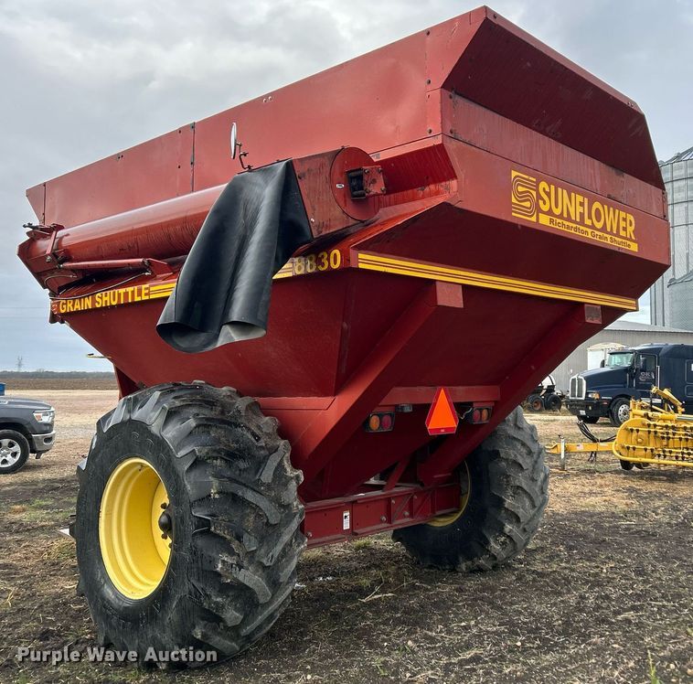 image for item EL6493 Richardton  8830  grain cart