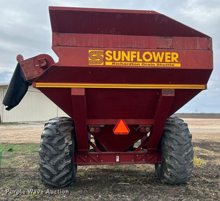 image for item EL6493 Richardton  8830  grain cart