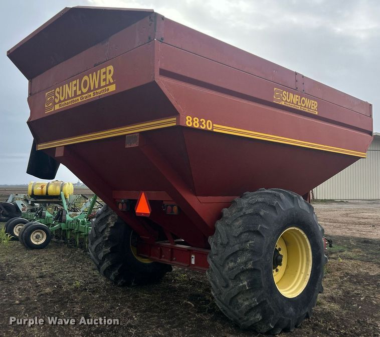 image for item EL6493 Richardton  8830  grain cart