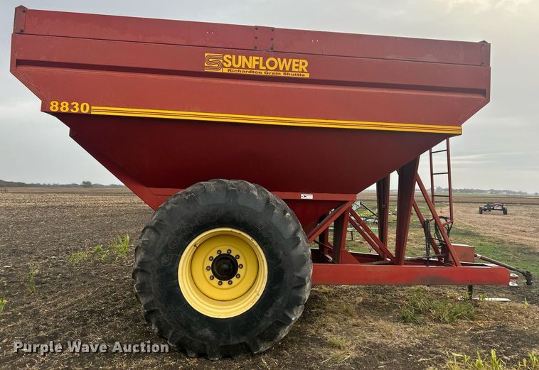 image for item EL6493 Richardton  8830  grain cart