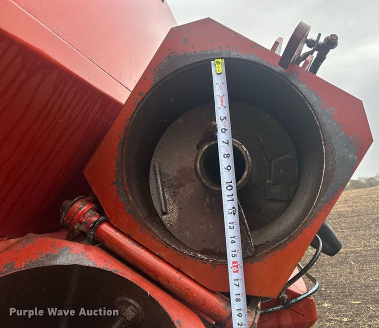 image for item EL6493 Richardton  8830  grain cart