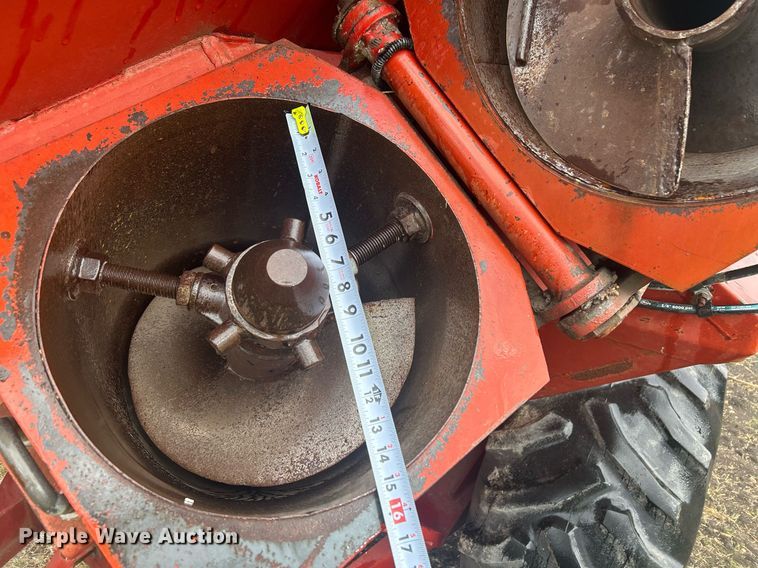 image for item EL6493 Richardton  8830  grain cart