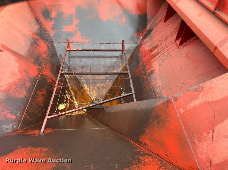 image for item EL6493 Richardton  8830  grain cart