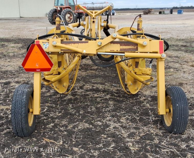 image for item EL6494 2003 Vermeer R23A hay rake