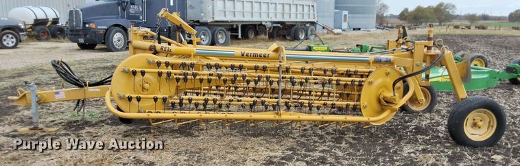 image for item EL6494 2003 Vermeer R23A hay rake