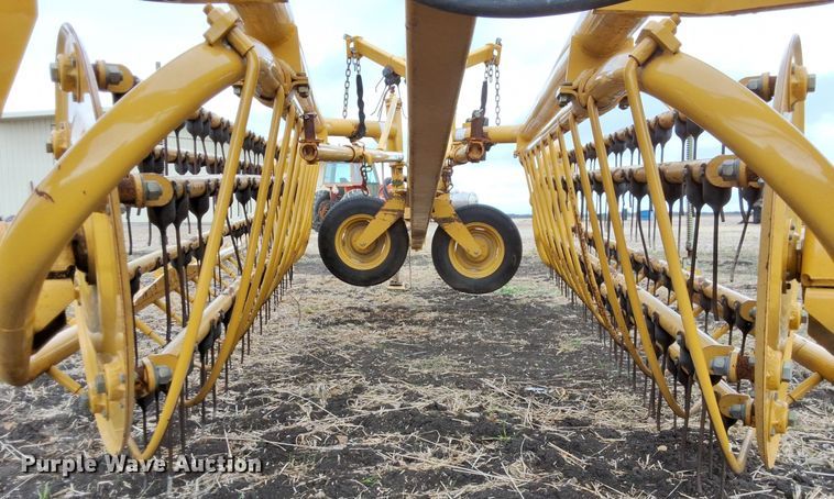 image for item EL6494 2003 Vermeer R23A hay rake