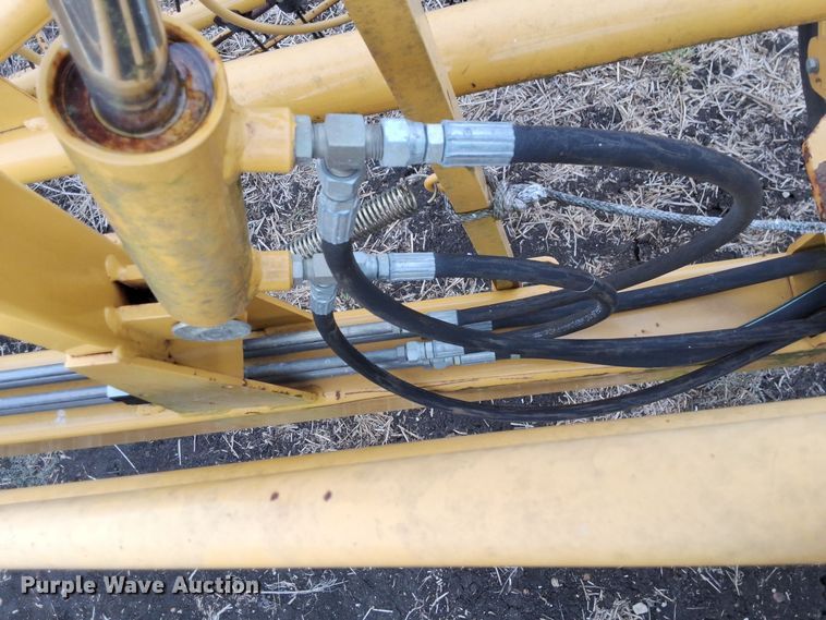 image for item EL6494 2003 Vermeer R23A hay rake