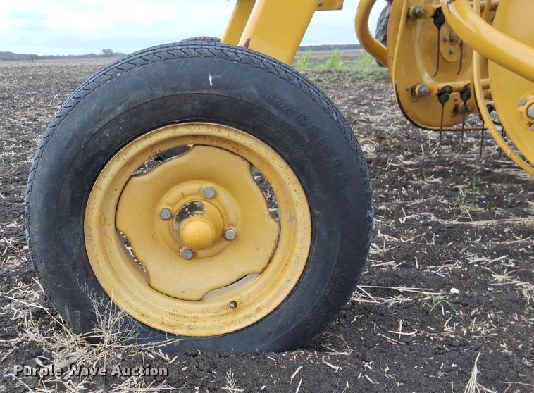 image for item EL6494 2003 Vermeer R23A hay rake