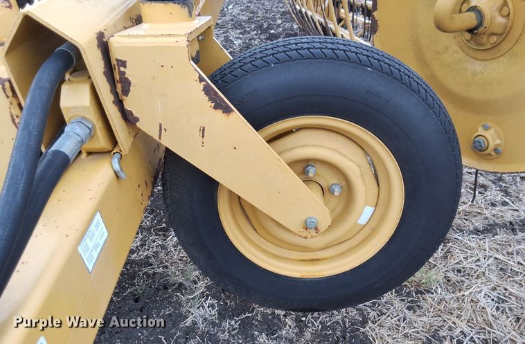 image for item EL6494 2003 Vermeer R23A hay rake