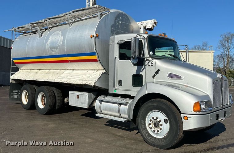 image for item EM0006 2006 Kenworth T300 feed delivery truck