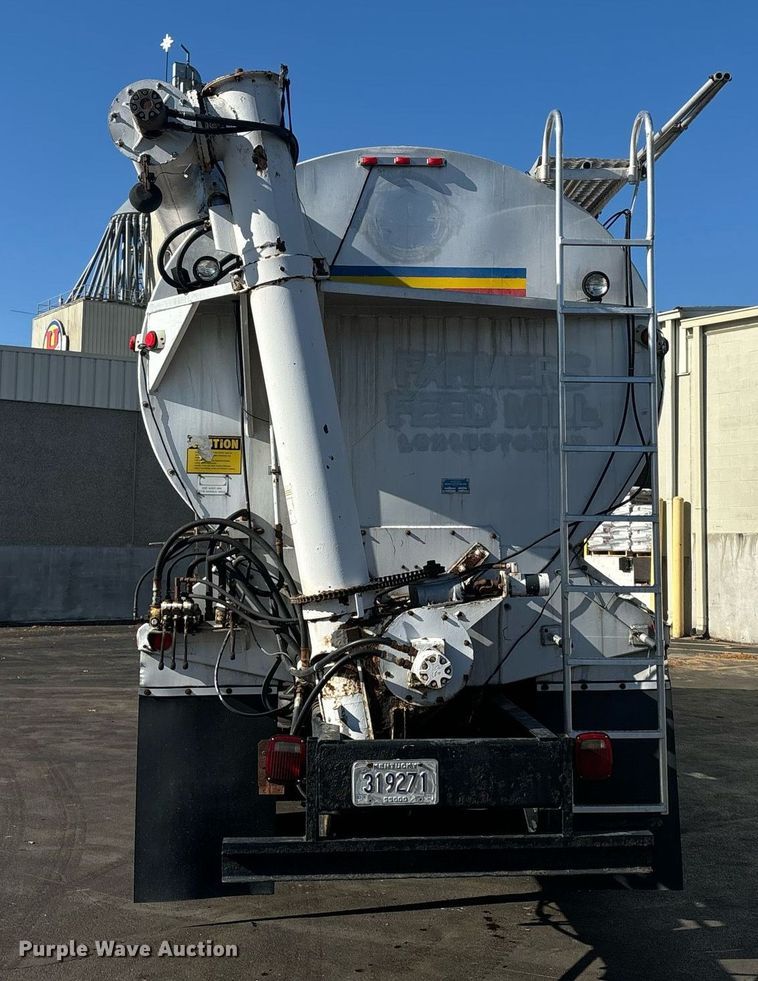 image for item EM0006 2006 Kenworth T300 feed delivery truck