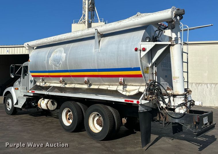 image for item EM0006 2006 Kenworth T300 feed delivery truck