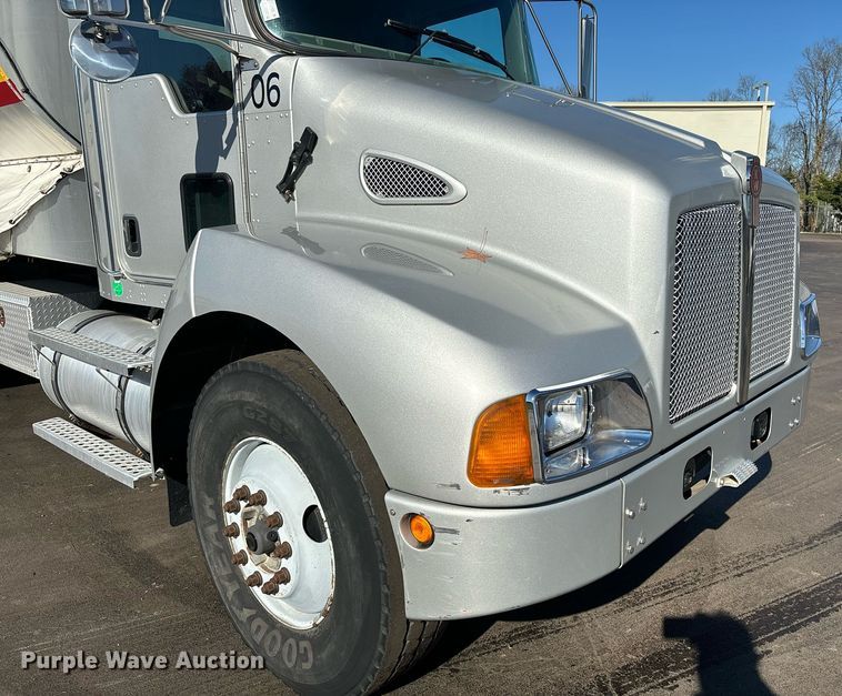 image for item EM0006 2006 Kenworth T300 feed delivery truck