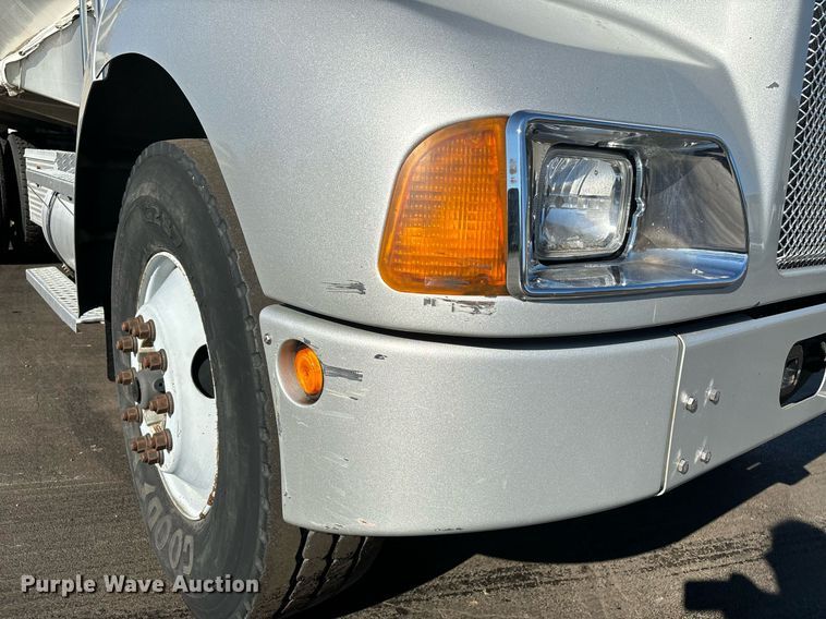 image for item EM0006 2006 Kenworth T300 feed delivery truck