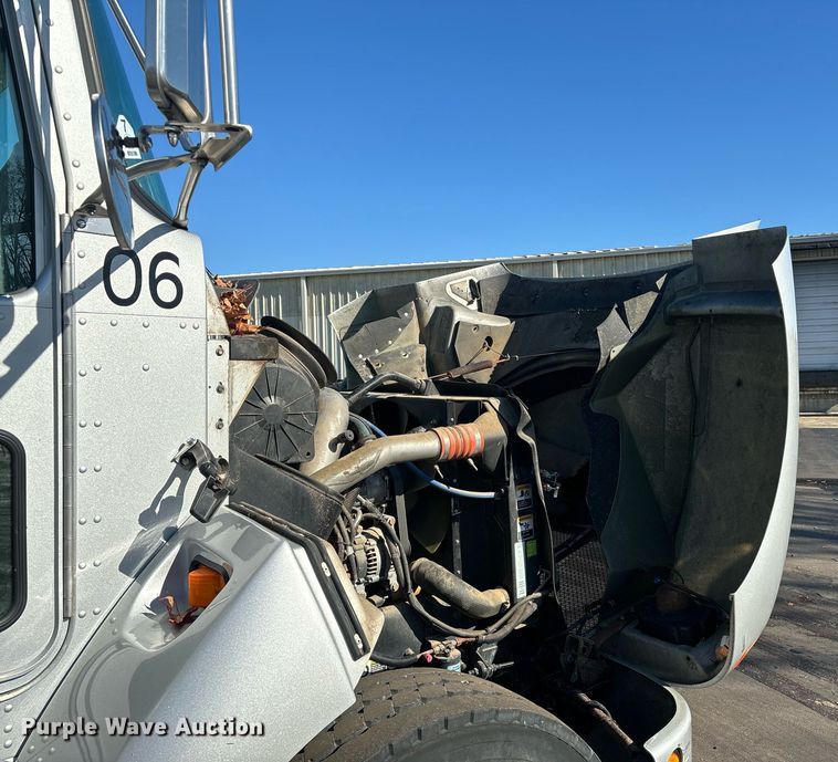 image for item EM0006 2006 Kenworth T300 feed delivery truck