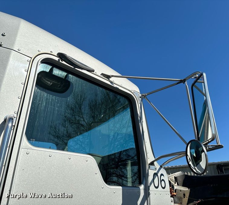 image for item EM0006 2006 Kenworth T300 feed delivery truck