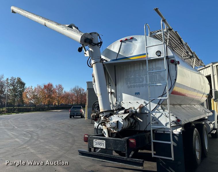 image for item EM0006 2006 Kenworth T300 feed delivery truck