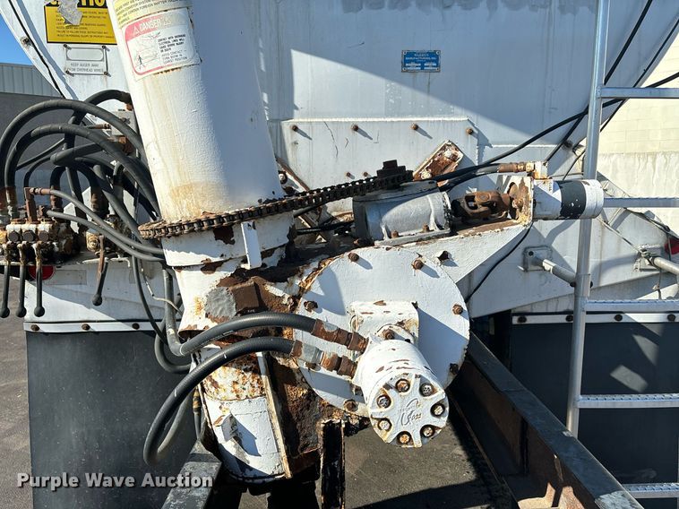 image for item EM0006 2006 Kenworth T300 feed delivery truck