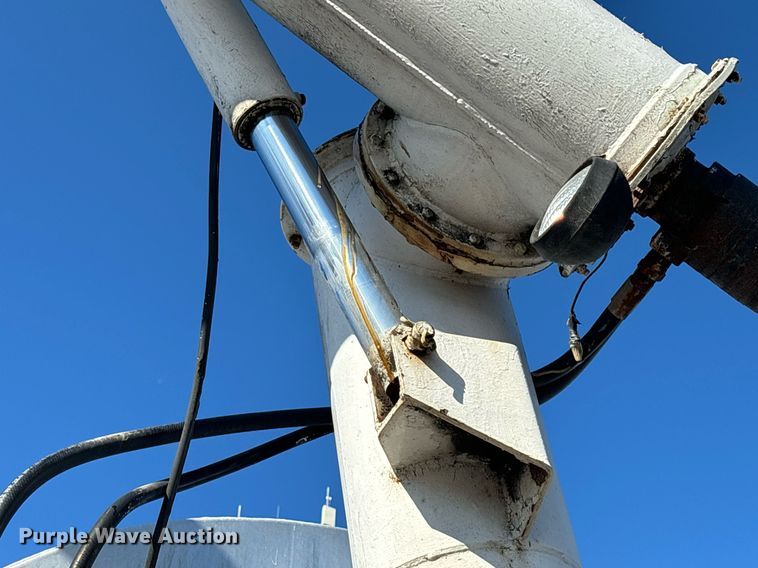 image for item EM0006 2006 Kenworth T300 feed delivery truck