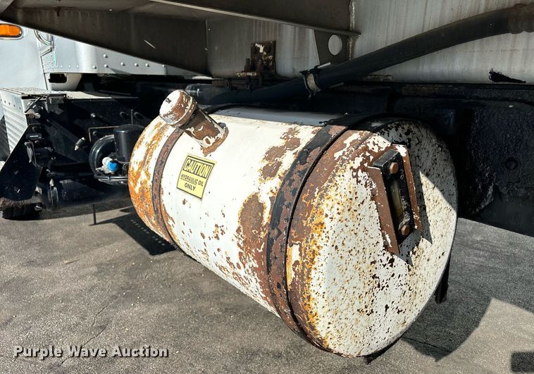 image for item EM0006 2006 Kenworth T300 feed delivery truck