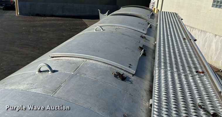 image for item EM0006 2006 Kenworth T300 feed delivery truck