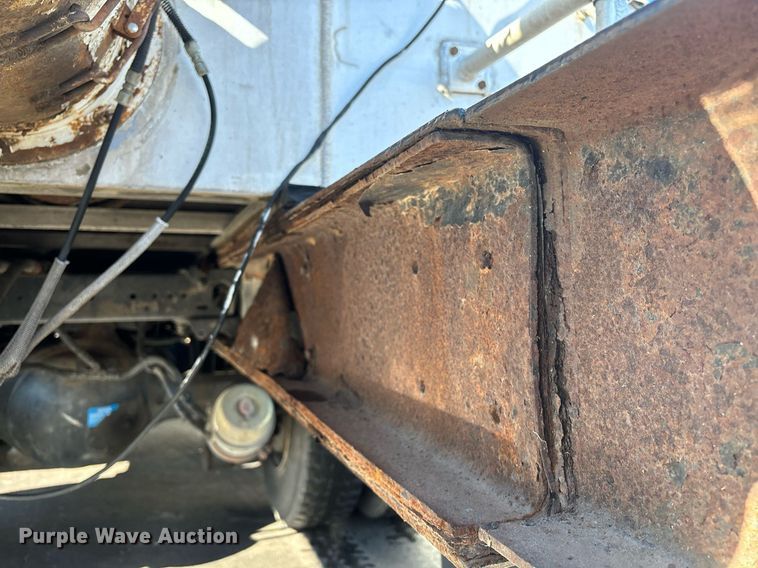 image for item EM0006 2006 Kenworth T300 feed delivery truck