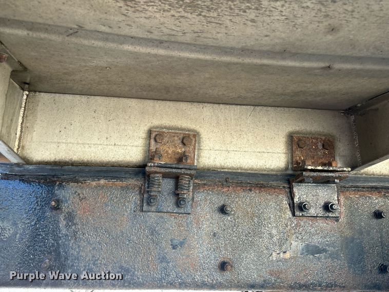 image for item EM0006 2006 Kenworth T300 feed delivery truck