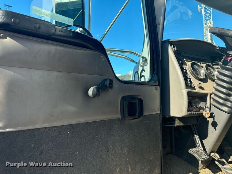 image for item EM0006 2006 Kenworth T300 feed delivery truck