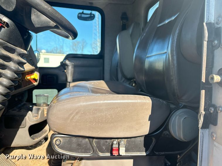 image for item EM0006 2006 Kenworth T300 feed delivery truck