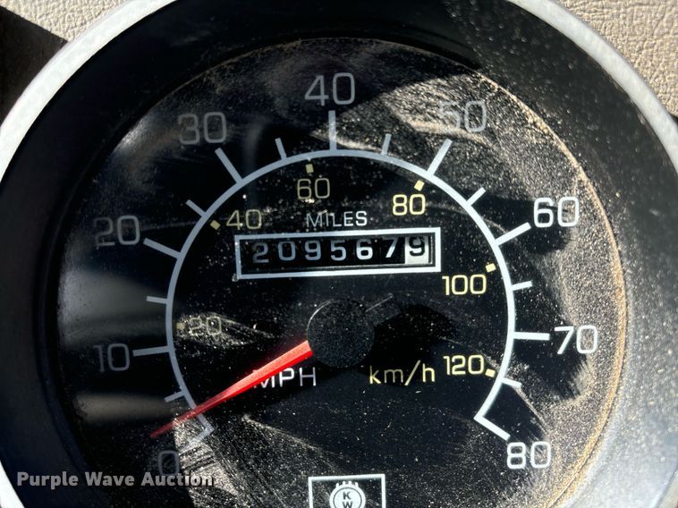 image for item EM0006 2006 Kenworth T300 feed delivery truck