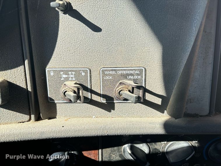 image for item EM0006 2006 Kenworth T300 feed delivery truck